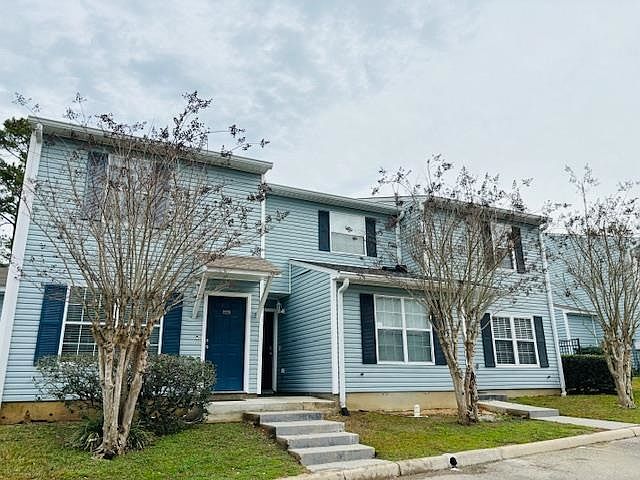 1st image of 2225 Timberwood Cir S