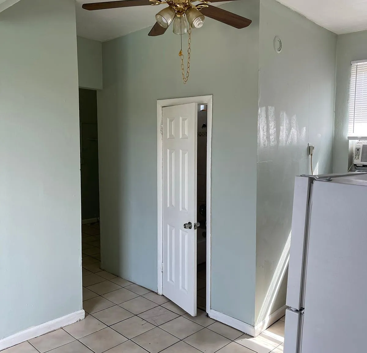 Studio, 600 sqft, $1,275 — Photo 2