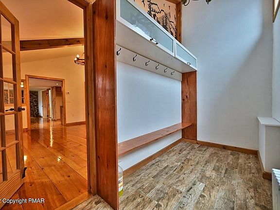 5th image of 261 Castle Dr
