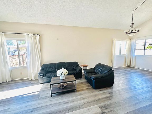 4th image of 3207 Hacienda Dr