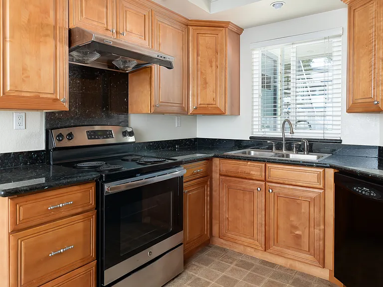 208 Sequim Cmn — Photo 11