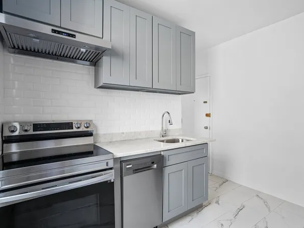30-10 36th Avenue image 1 of 7