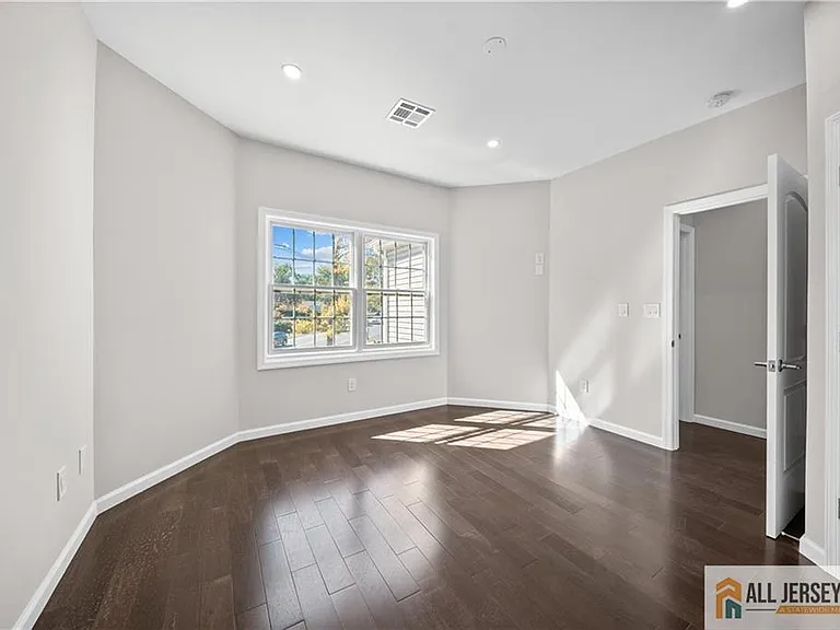 7 Mount Pleasant Ave — Photo 32