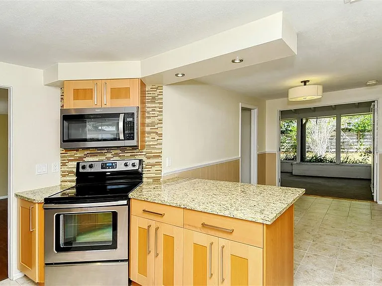 3137 Lockwood Ter — Photo 10