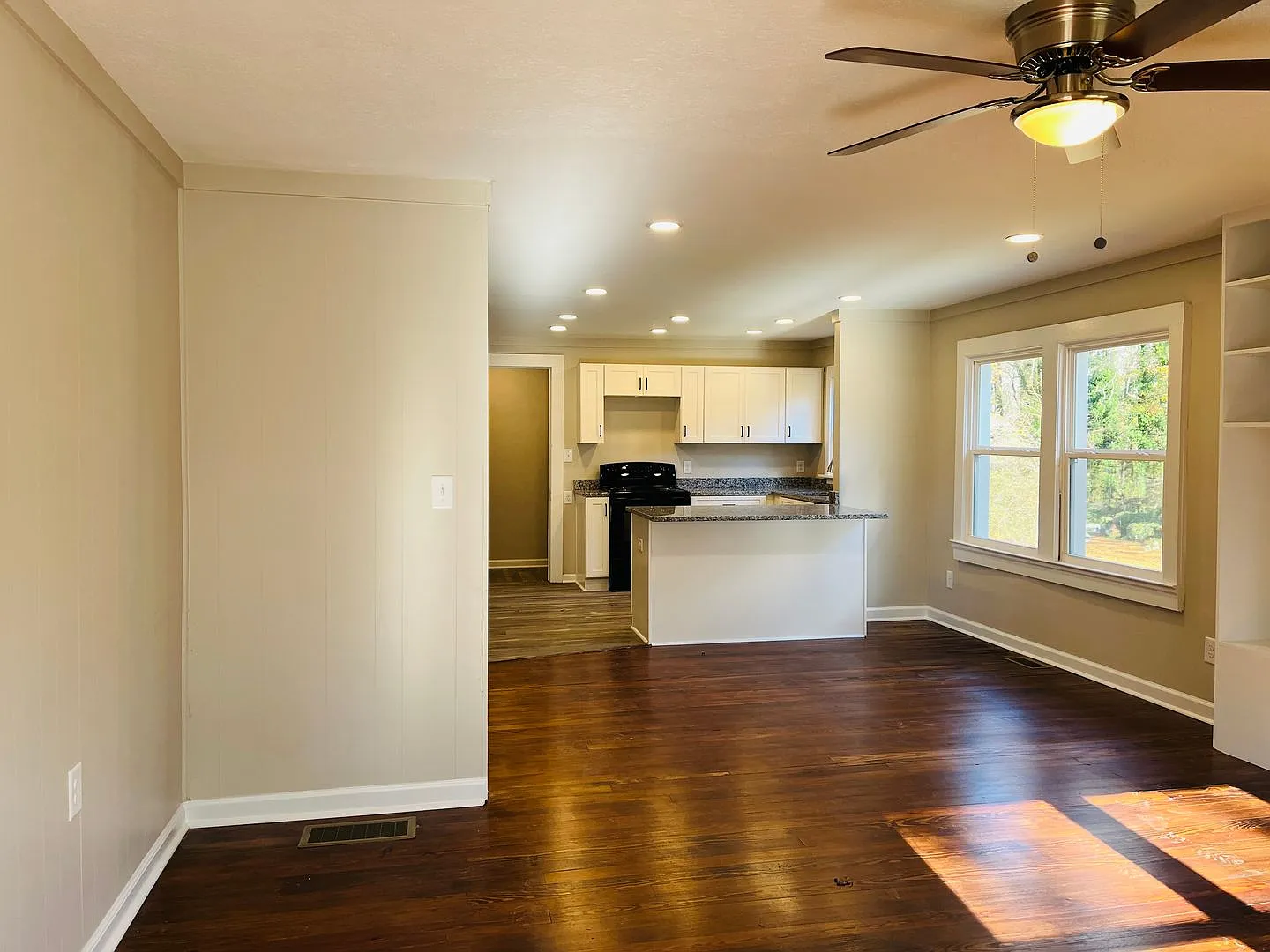 Wow! Renovated 3 bedroom home in Fairburn! Must See! — Photo 3