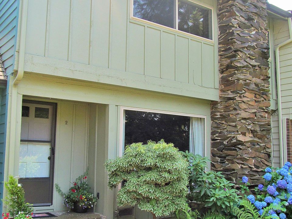 1st image of 1035 156th Ave NE APT 2