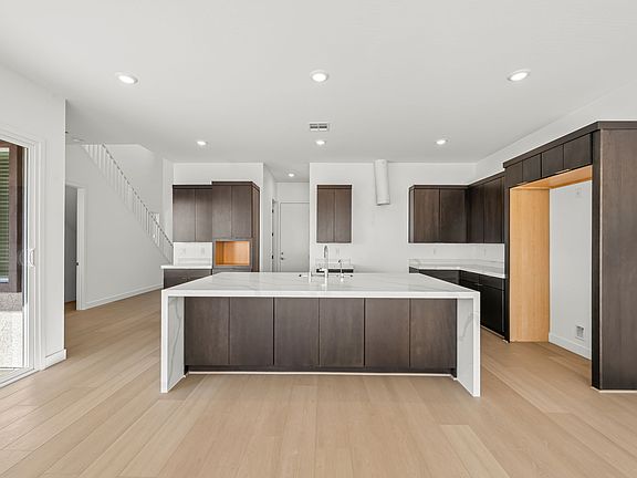 5 web or mls Lennar 10092 DECANO RIDGE ST 5
