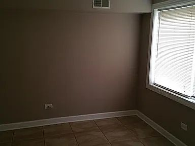 5th image of 1004 Parkwood Dr APT 2E