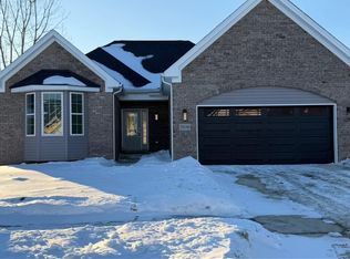 20180 Fountain View Ln, Brownstown, MI 48183