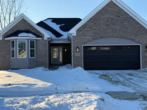 20180 Fountain View Ln, Brownstown, MI 48183