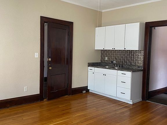 5th image of 215 11th St APT 5B