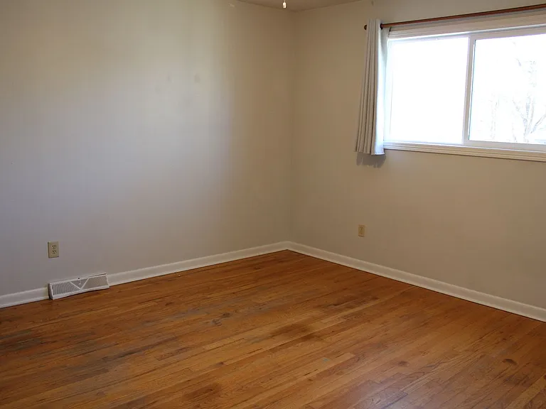 404 N Roosevelt Ave — Photo 5