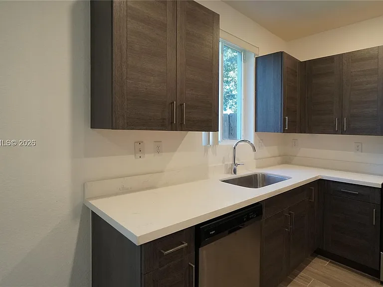 2411 SE 10th St #2411 — Photo 7