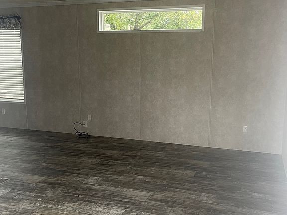 4th image of 74 Loraine Dr