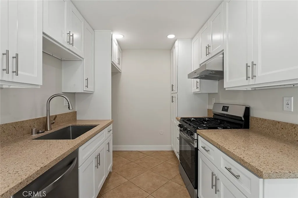 2 bed, 1.5 bath, 1100 sqft, $2,595 — Photo 3