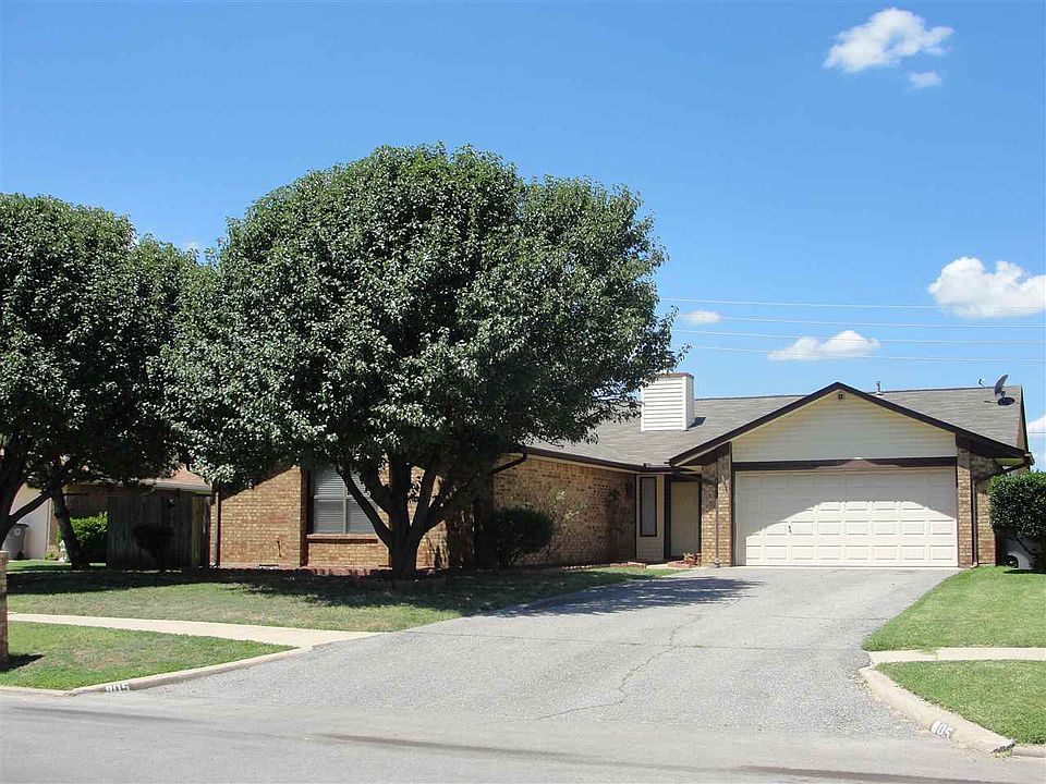 1st image of 805 SW Chaucer Dr