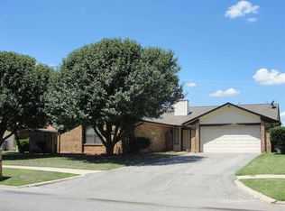 805 SW Chaucer Dr, Lawton, OK 73505