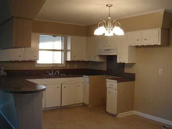 2nd image of 1009 W Berard Dr