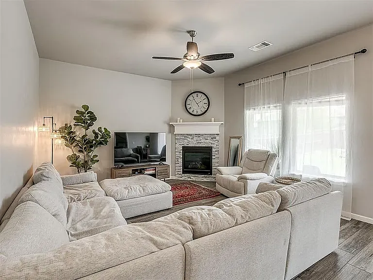 9208 NW 91st St — Photo 5