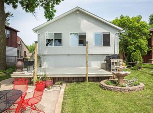 1730 N Shore Dr, Moline, IL 61265