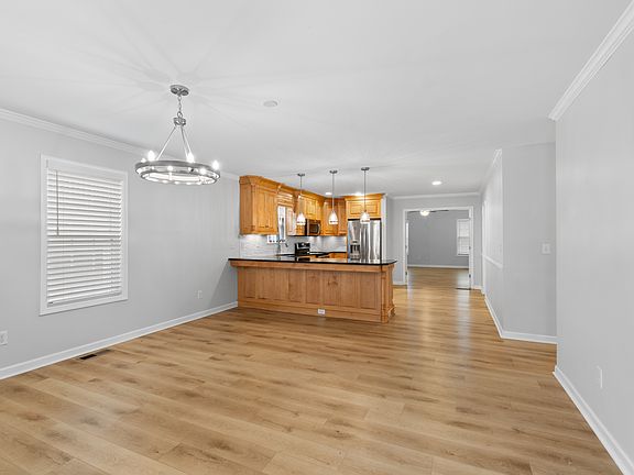 4th image of 119 NE 32nd St