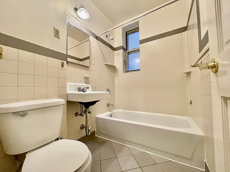 59 W 10th St #2D — Photo 14