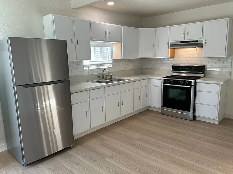 13613 Ardis Ave #1 — Photo 11