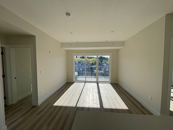 5th image of 6285 King George Blvd #602