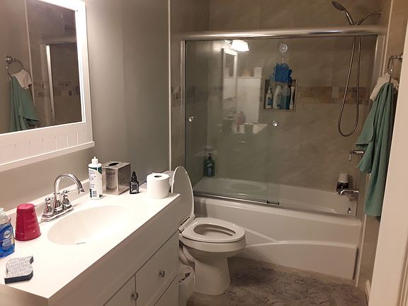 3rd image of 191 Hampton Dr
