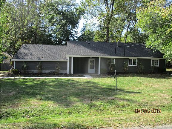 2nd image of 978 Crestline Dr