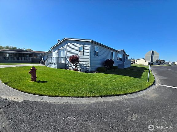 2nd image of 2240 W Broadway NE #224