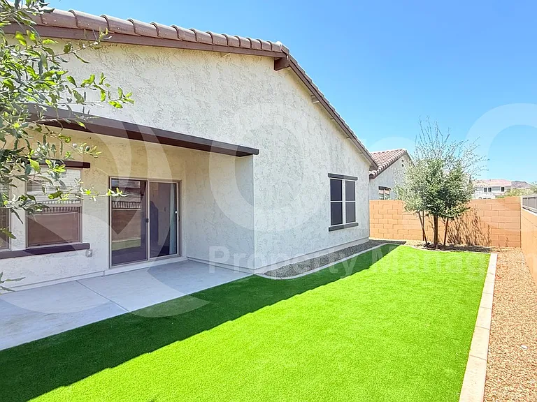 3026 W Straight Arrow Ln — Photo 23