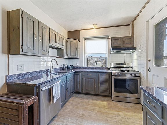 5th image of 48 Kent St APT 5