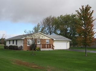 636 E Corning Rd, Beecher, IL 60401