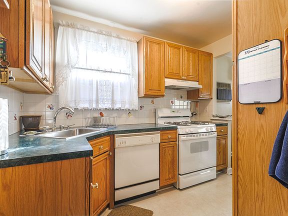 3rd image of 2321 32nd St