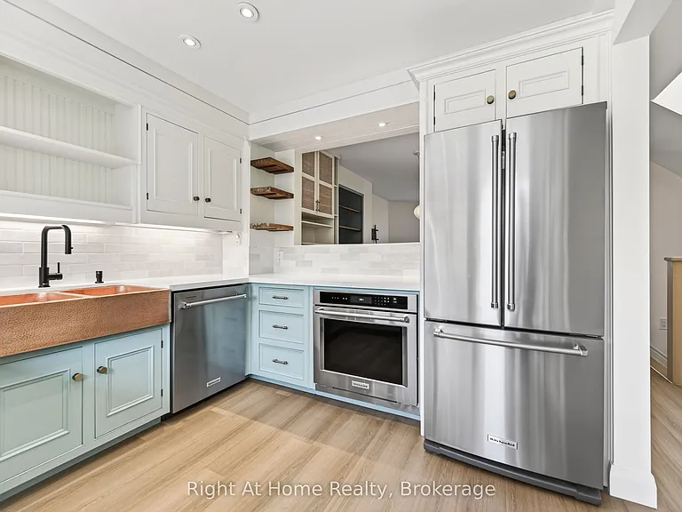109 Brant St — Photo 26