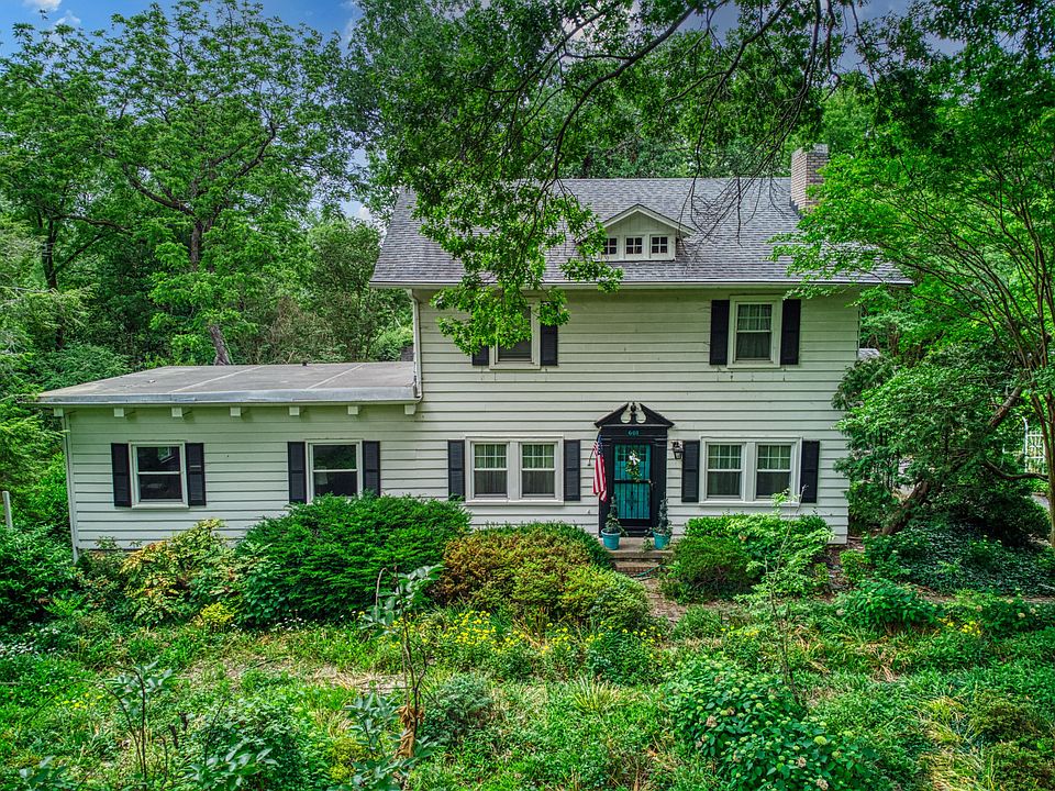1st image of 121 Bellevue Dr S