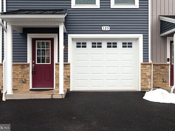 4th image of 125 Veery Way