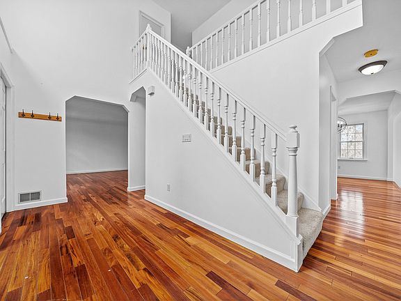 3rd image of 203 Spencer Ct