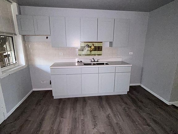 3rd image of 9036 S Dauphin Ave #1S