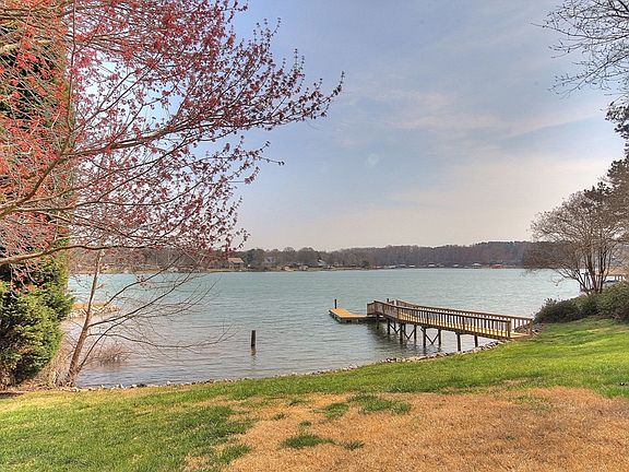 2nd image of 215 Broadbill Dr