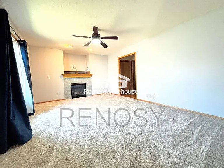 330 NE Cardinal Ln — Photo 4