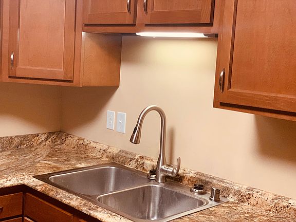4th image of 104 Skyview Dr #1