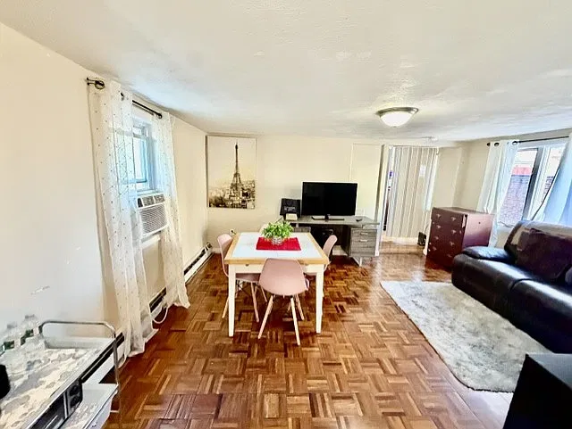 3 bed, 1300 sqft, $3,000 — Photo 3