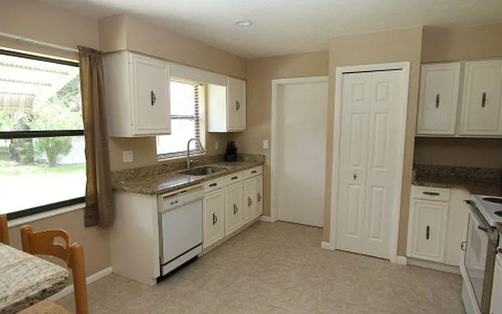 103 Longview Rd — Photo 2