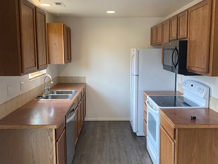 2501 NE 5th St — Photo 6