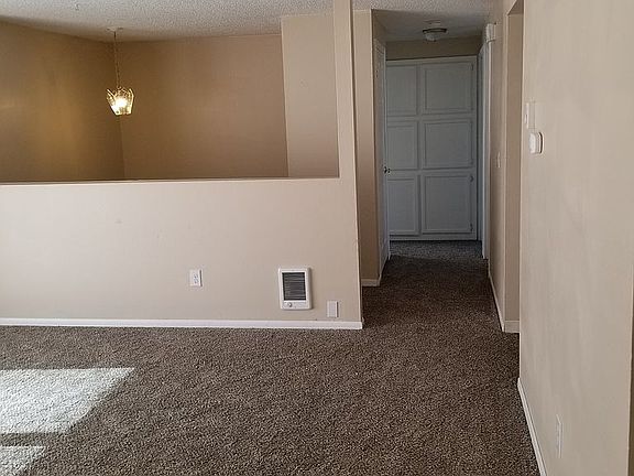25 S Moen Livingroom