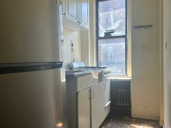 221 East 173rd Street image 5 of 9