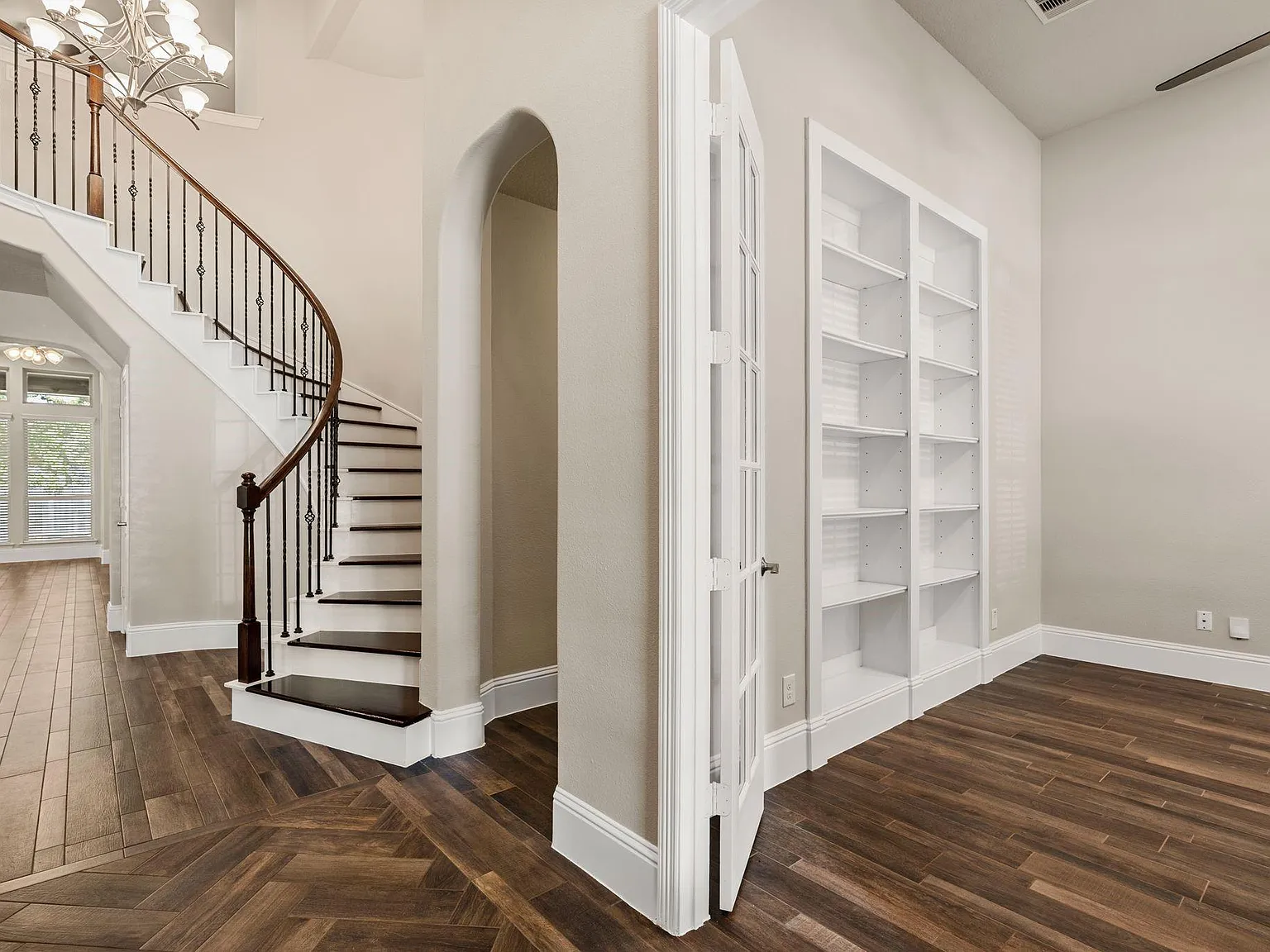 4 bed, 3.5 bath, 3320 sqft, $4,000 — Photo 2