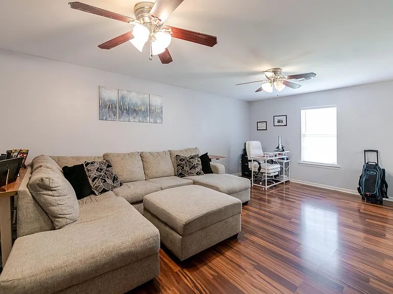 135 Jolie Oaks Blvd — Photo 4